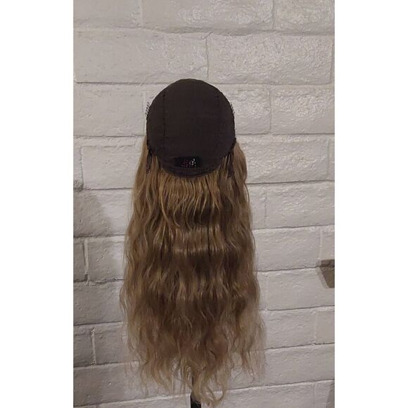 Beautiful 26" Ash Blonde Soft & Wavy Synthetic Fiber Wig - Picture 5 of 5